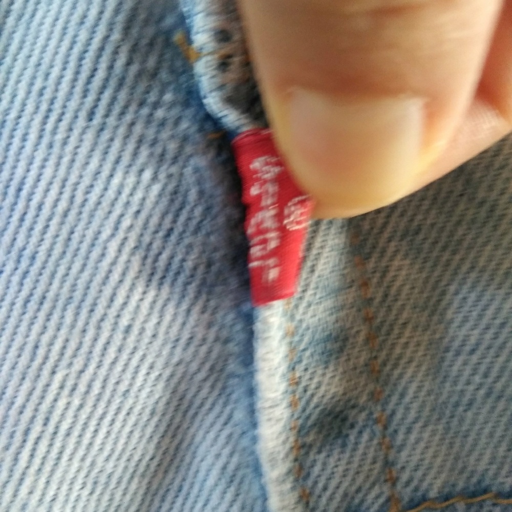 527 Levis Cutoff Shorts - Picture 7 of 7